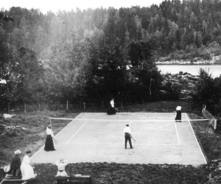 Tennisbanen slik den så ut i 1906
